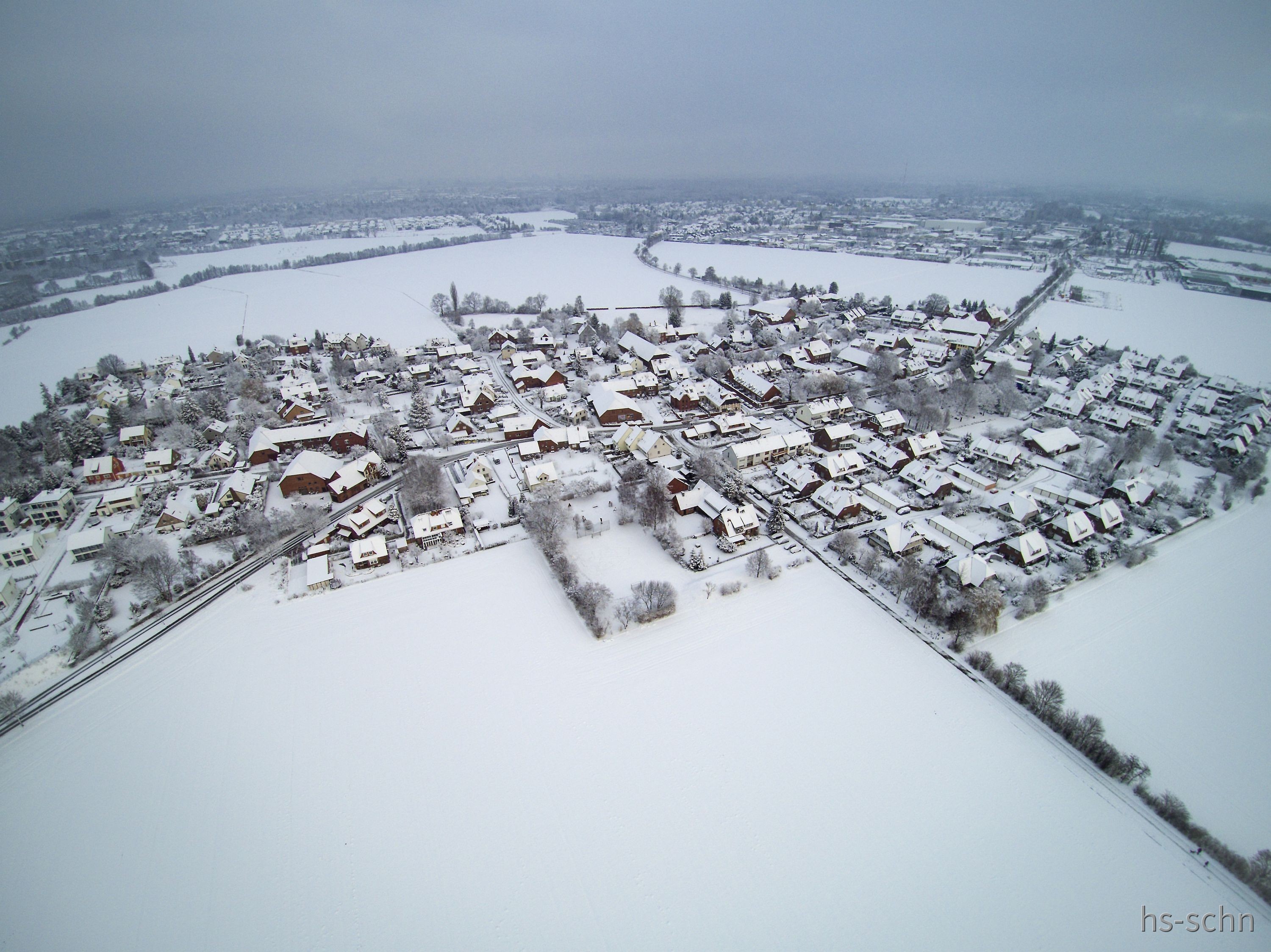 Kleines Dorf im Winter