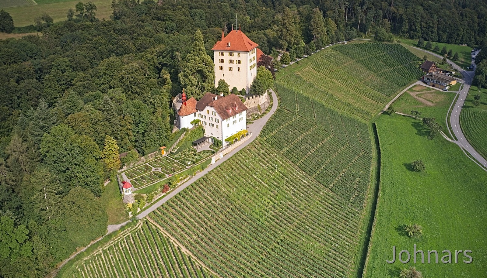 Schloss Heidegg mit Weinkellerei